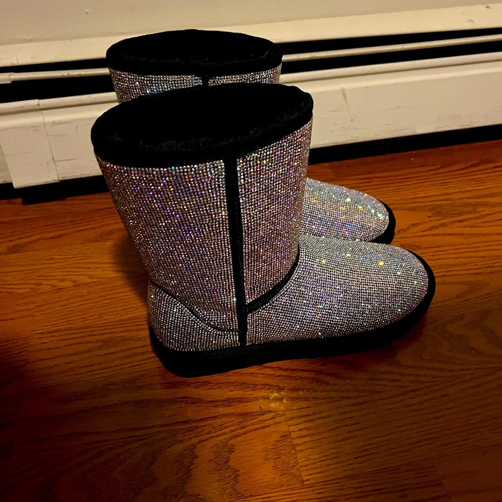 Never worn, ended up being too small in excellent condition